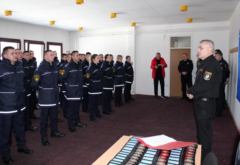 Srednjobosanska županija dobila 50 novih policajaca